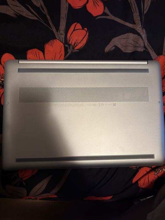 Vand laptop HP plus cooler negociabil