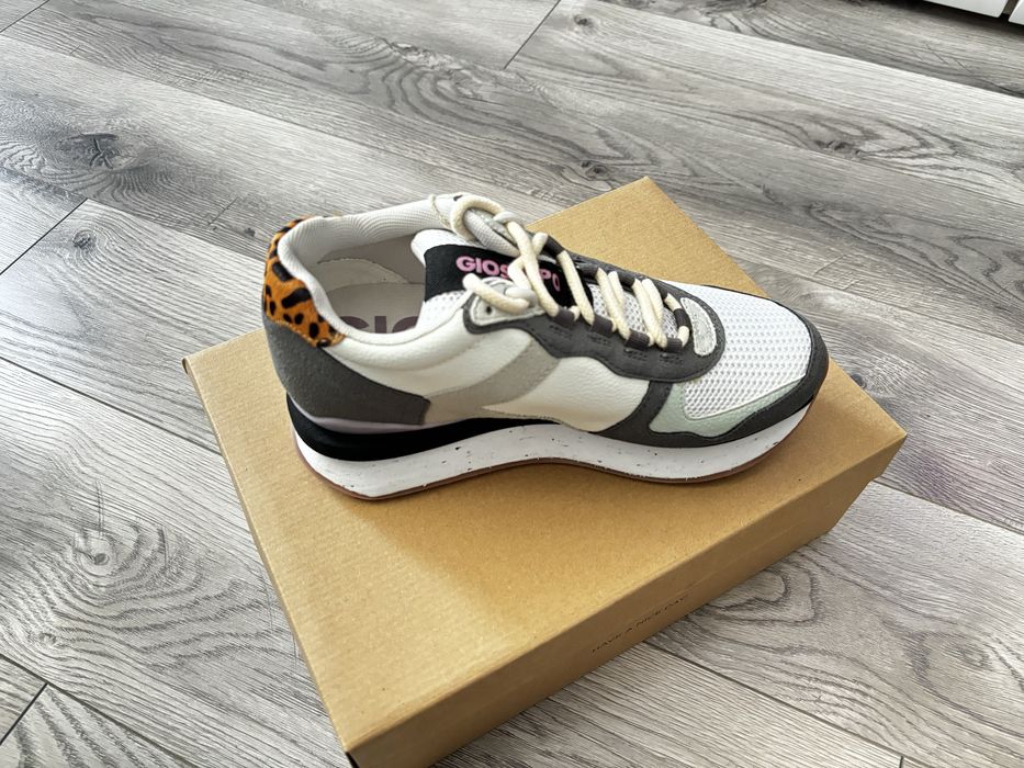 Сникърси на марката Gioseppo!