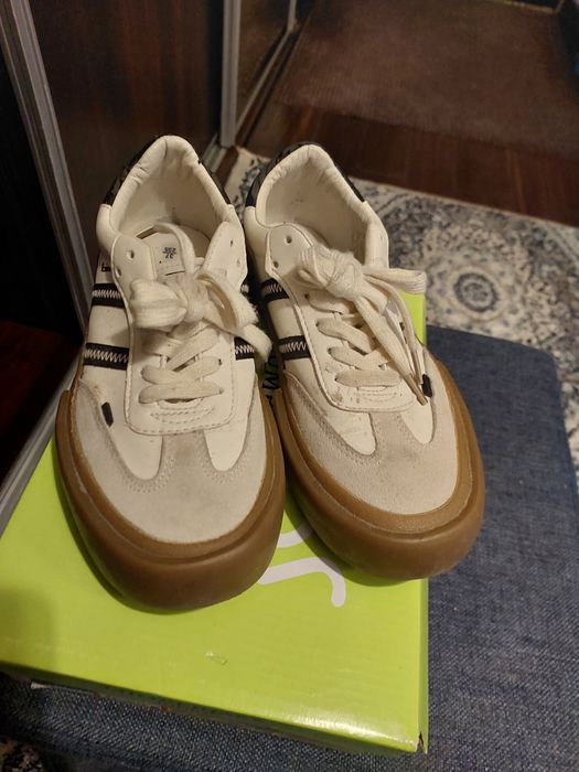 Продам кроссовки