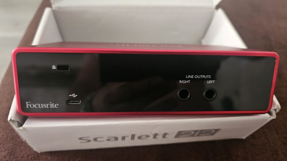 Interfata audio  focusrite Scarlett 2i2