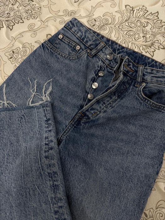 Продам женские джинсы