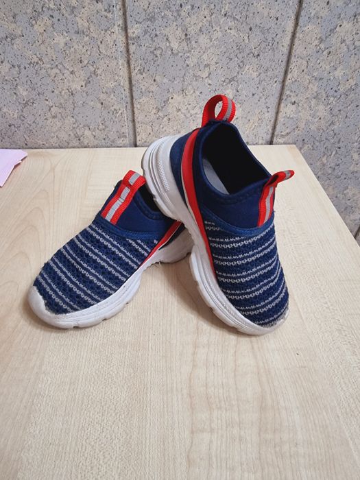 Кроссовки 26р, макасины (17см), сапоги 25р