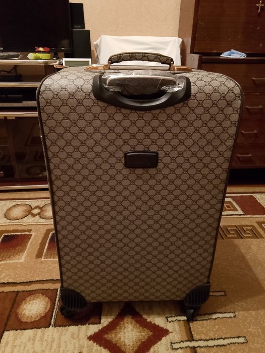 Продам чемодан,новый