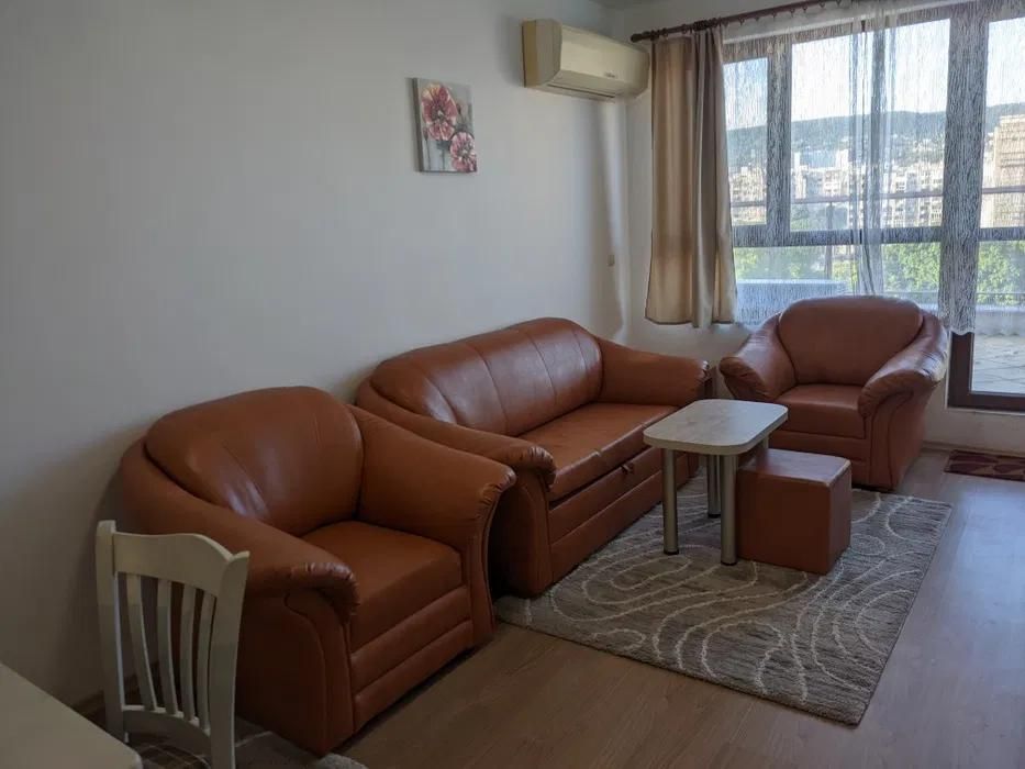 Дава се под наем Двустаен апартамент в Варна, Чаталджа - 108 кв.м за 716 € - Снимка #1