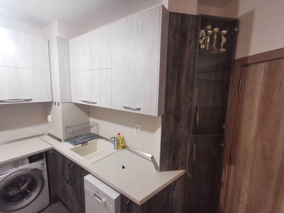 Тристаен апартамент под наем Варна кв. Бриз Варна  с паркомясто 1200лв