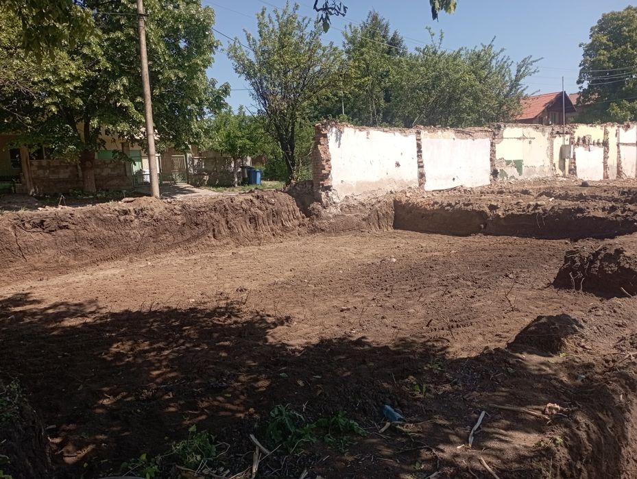 Услуги с багер и самосвал събаряне на сгради , почистване на ниви Баге