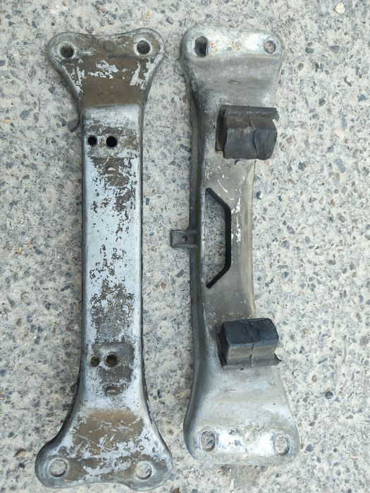 Траверс коробки на бмв Е34 механика