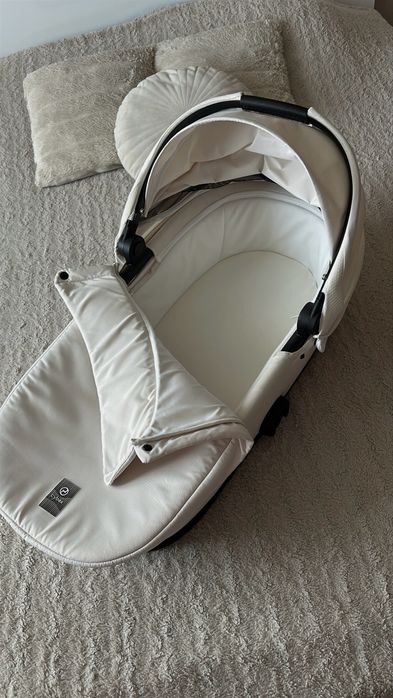 Cybex melio кош за новородено (зимен кош) бял