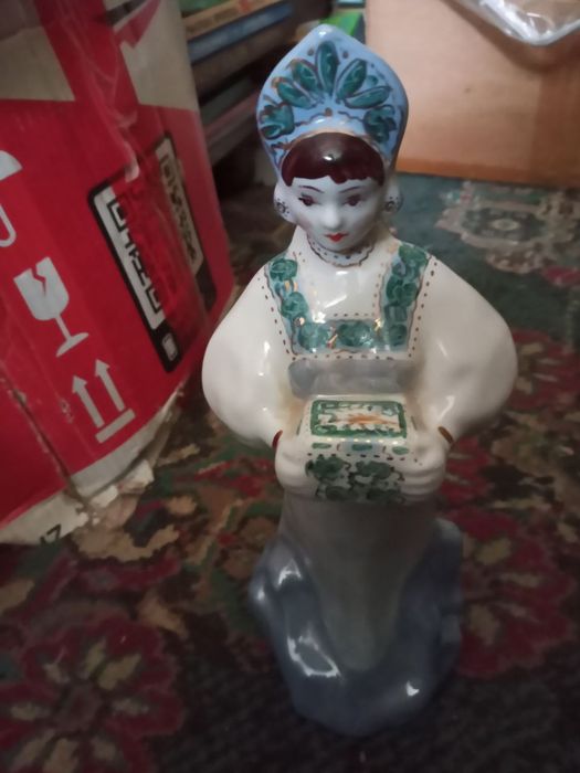 Статуэтки фарфоровые