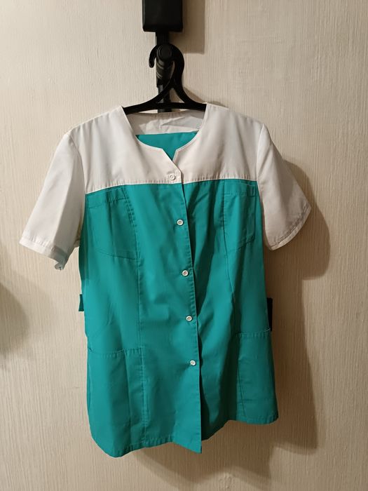 Продам медицинский костюм