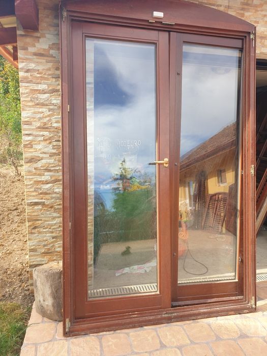 Vand geamuri și usi