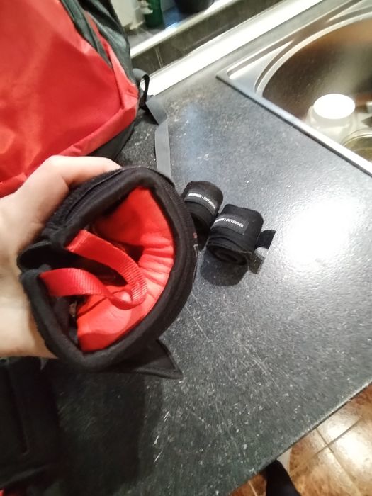 Боксови ръкавици  за Муай тай ,раница и спортен бинт за ръце