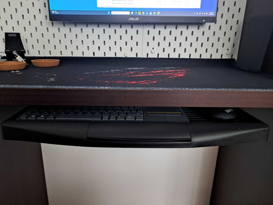 Tavă glisanta pentru tastatură și mouse, cu suport pentru pixuri