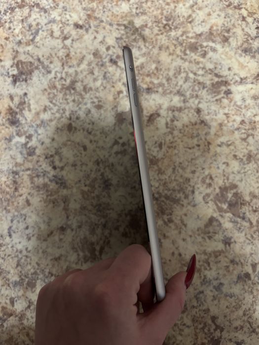 Продам айпад мини 3