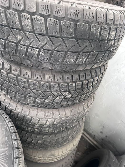 Продам шины Максис лупучка