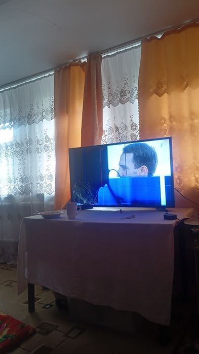 Продам телевизор на запчасти