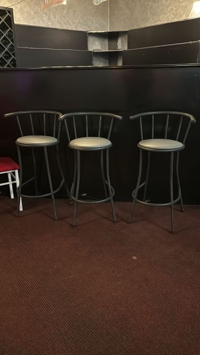 Барные столики в хорошем состоянии