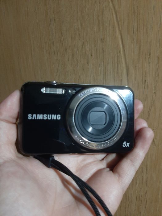 Vând aparat foto digital Samsung ES80 în stare estetică 

 În s