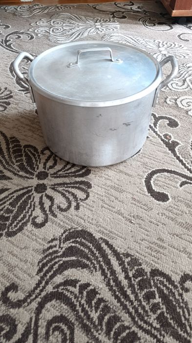Продам кастрюлю 20 литров