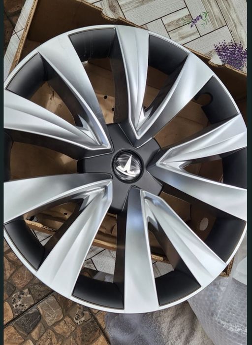 Vand capace R18 pentru Tesla Model 3 jante aero (an 2019-2022)