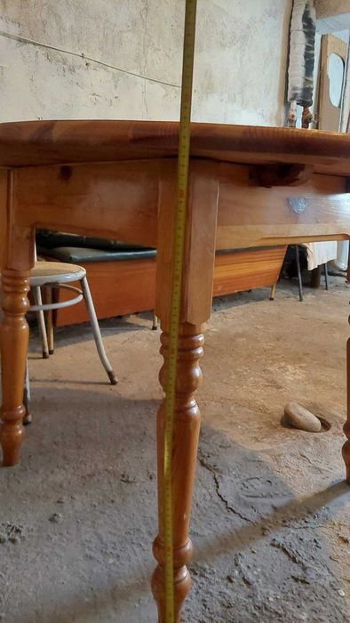 Кухненска дървена маса