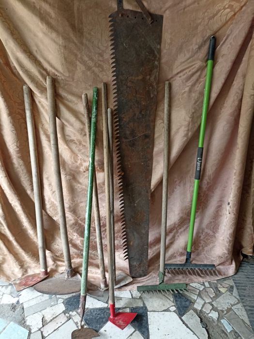 Продам грабли лопаты,тяпки.