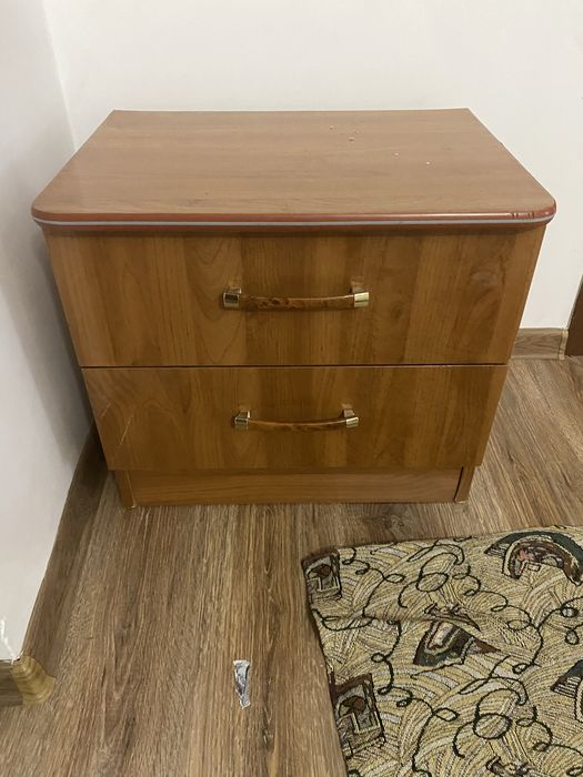 Тумбочка с двумя полками