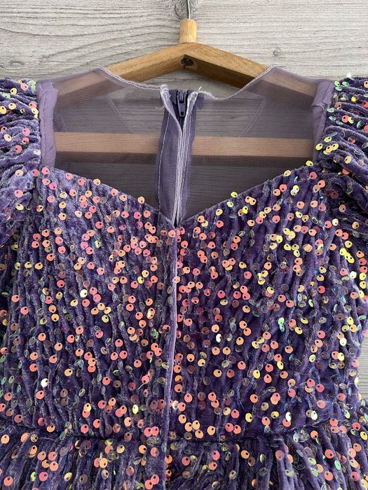 Продам платье нарядное,на днвочку !