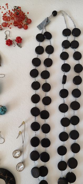 Бижута от различни материали