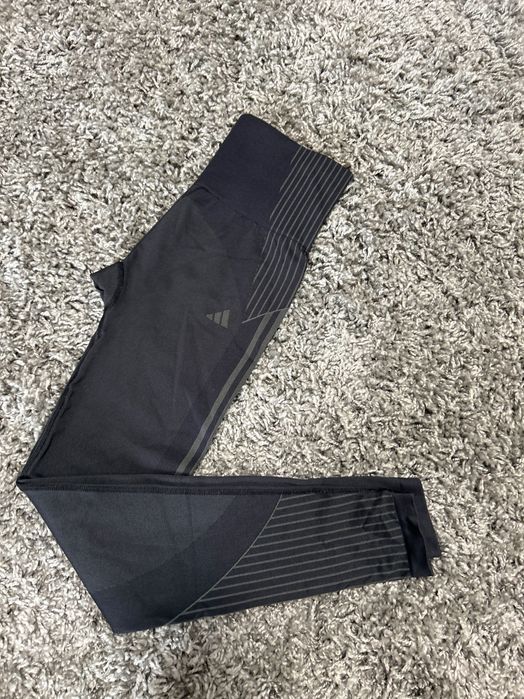 Дамски клин Адидас  нов . Размер xs