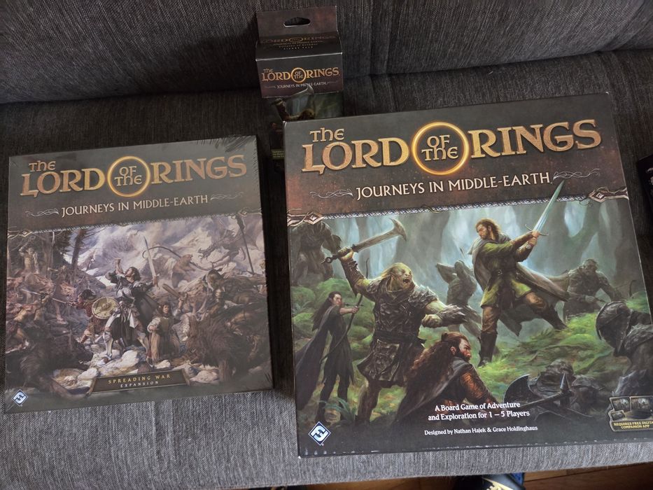 Настолна игра - The lord of the rings: Jorney in Middle-Earth + две допълнителнения