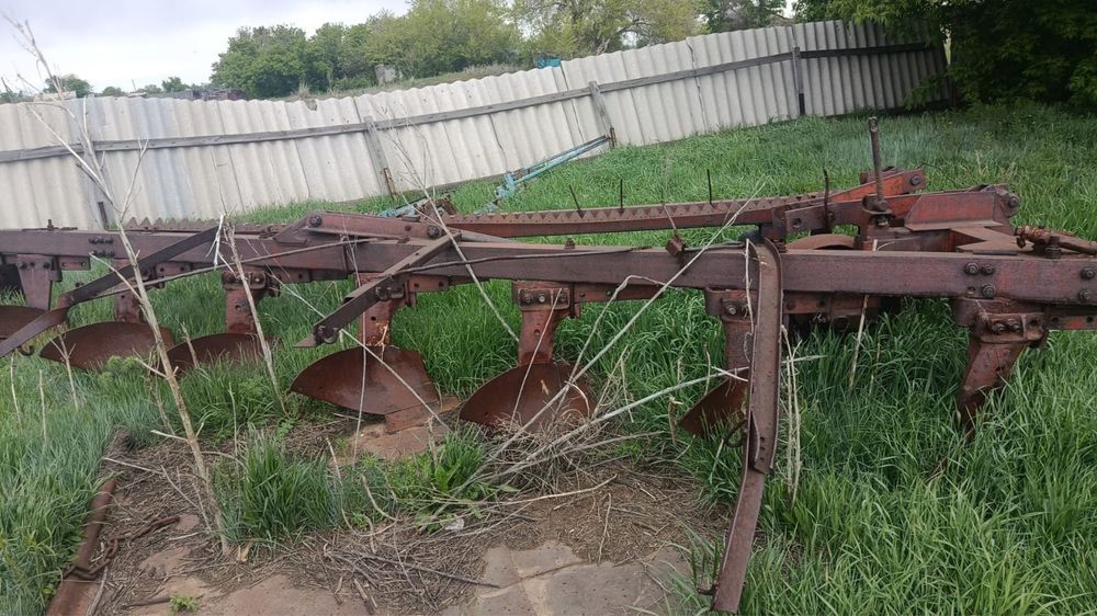 продам плуг 8 корпусной наК 700