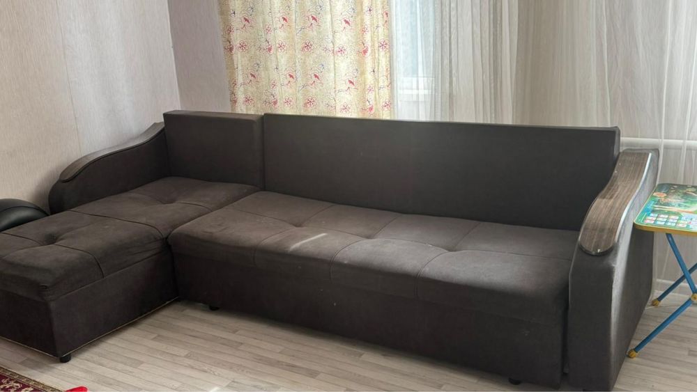 Диван коричевный