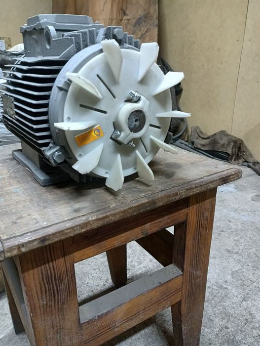 Продам электродвигатель 380в
