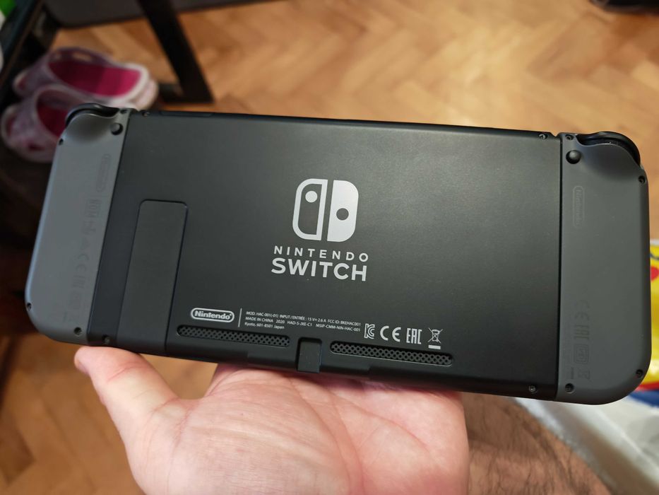 Конзола Nintendo Switch + игри