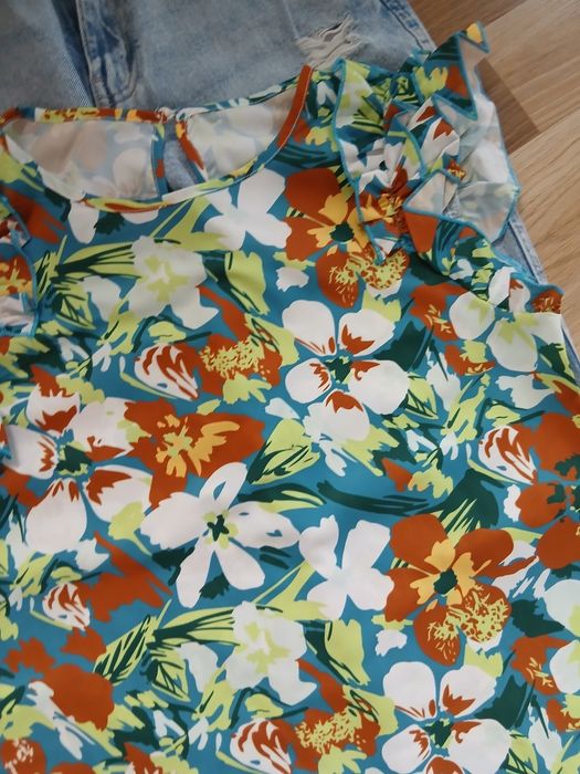 Bluză Nouă Superba cu print floral și mâneci cu volane