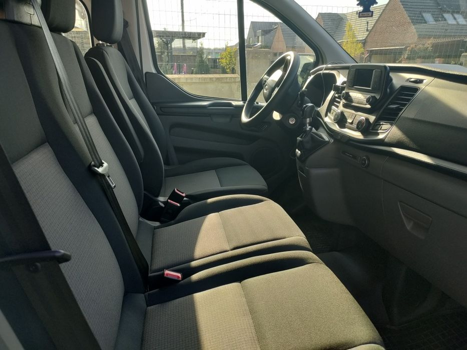 Închiriez microbuz 8+1 locuri