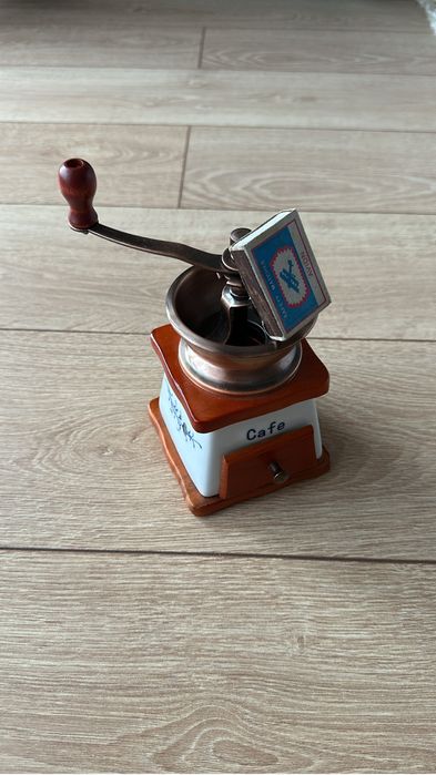 Механическая кофемолка