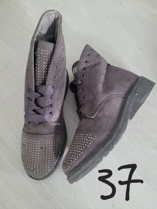 De vânzare ghete dama 45lei bucata