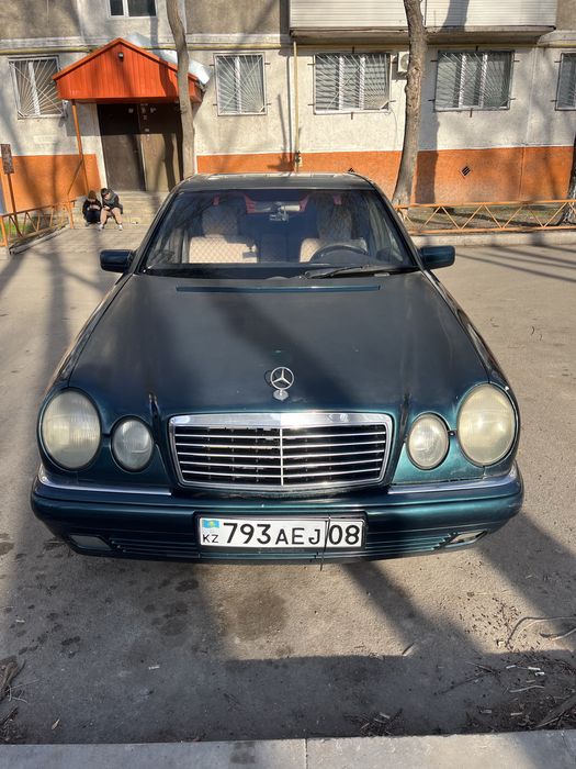 Mercedes-Benz E230 W210