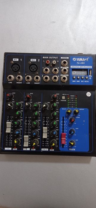 Микшерный пульп YAMAHA F4-USB