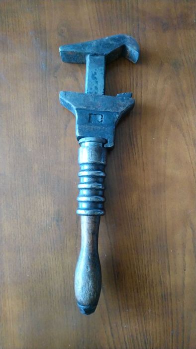 Стар регулируем ключ.