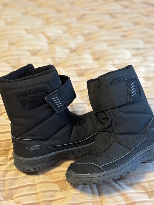 Vând cizmulițe călduroase și impermeabile pentru copil, mărimea 30