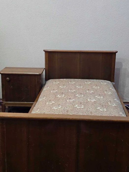 Кровати из полисандра