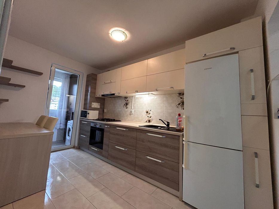 Închiriez apartament modern cu 2 camere decomandat