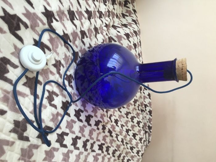 Дизайнерска настолна лампа