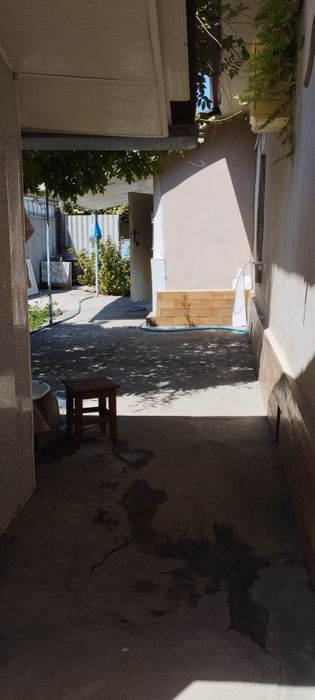 Yashnobod tumani Boku ko'chasi birinchi qatorda uy sotiladi.