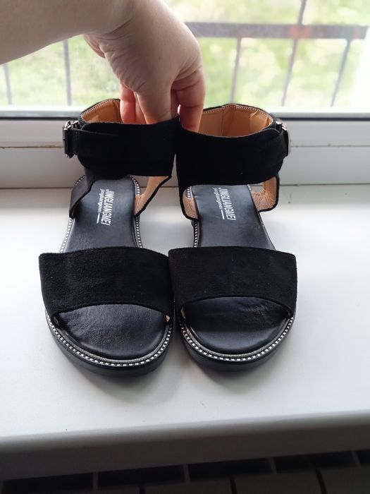 Продаются  новые босоножки