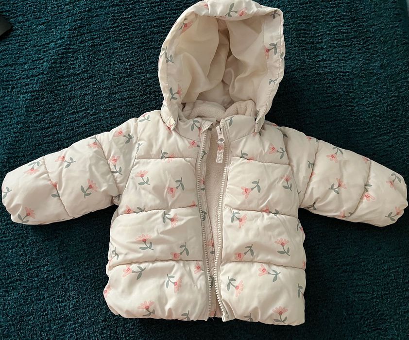 Бебешко яке Н&М.