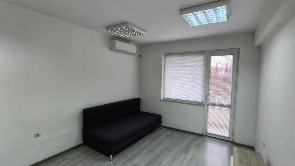 Дава се под наем Магазин в Стара Загора, Център - 50 кв.м за 306 € - Снимка #1